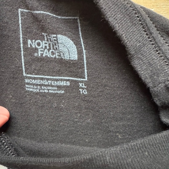 Women’s North Face size XL black and white tee EUC - Picture 3 of 3